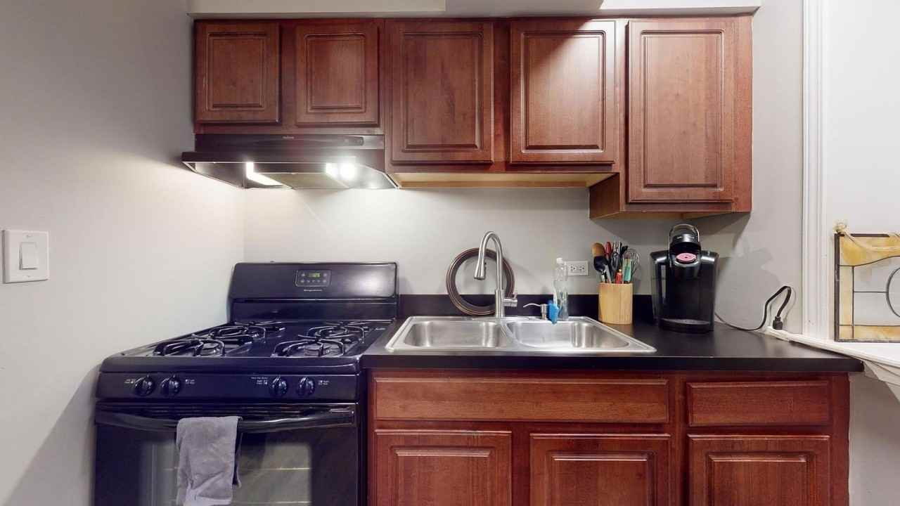 21 E DIVISION Street unit: Gdn - Photo 6 of 8