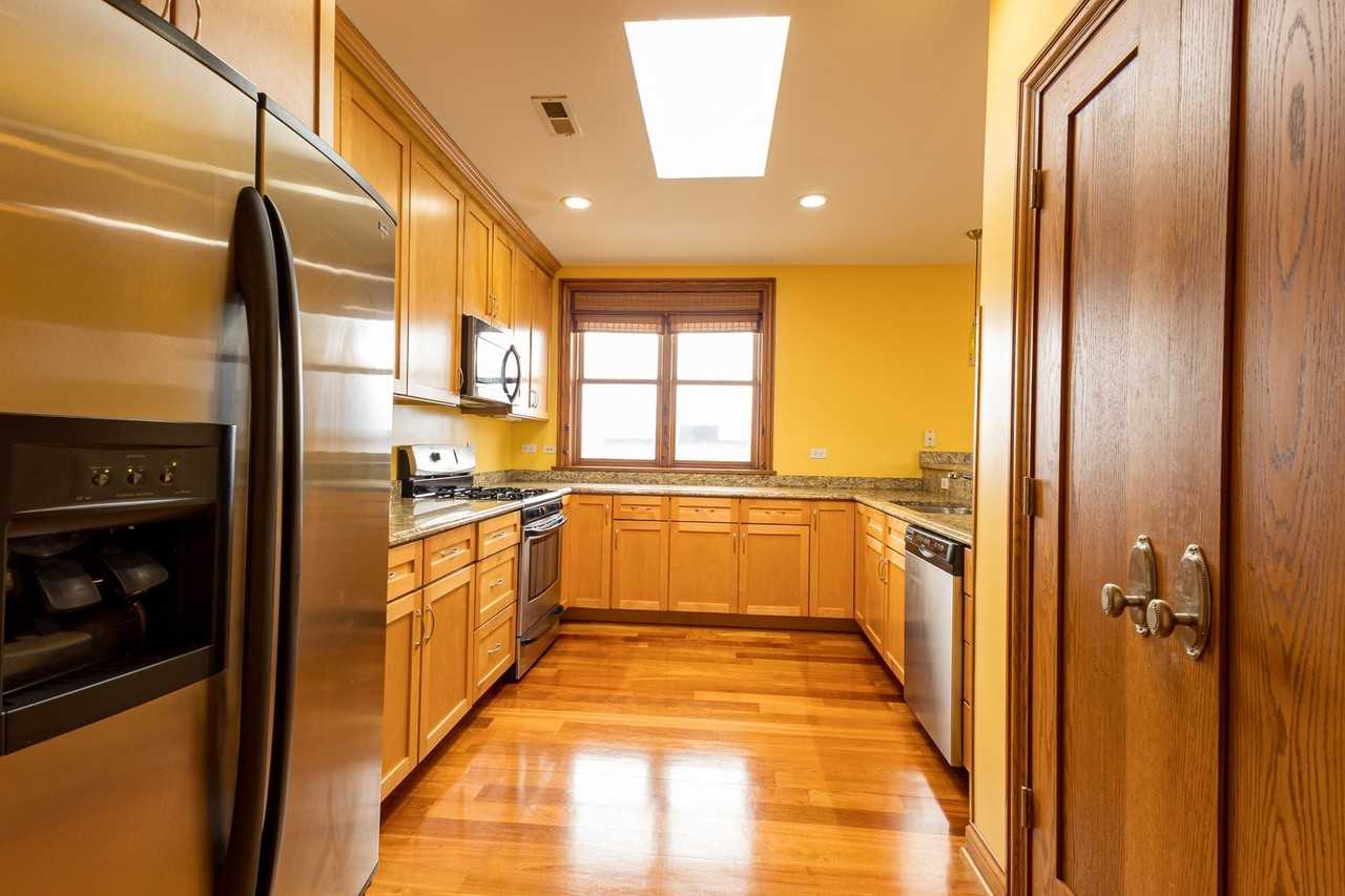 301 S Leavitt St Apt 4s - Photo 7 of 15