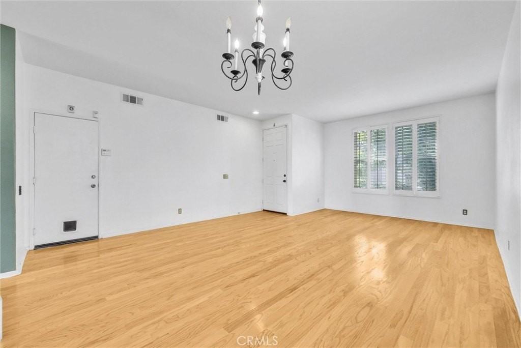 323 Lydia Ln - Photo 3 of 30