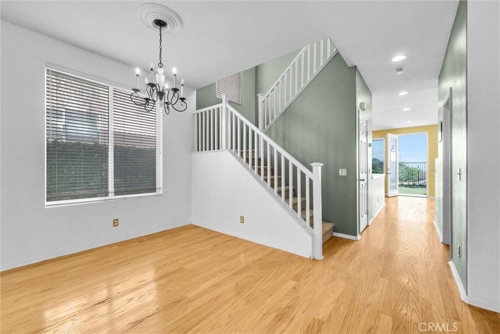 323 Lydia Ln - Photo 4 of 30