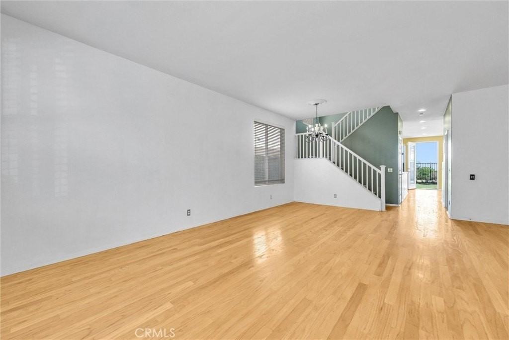 323 Lydia Ln - Photo 5 of 30