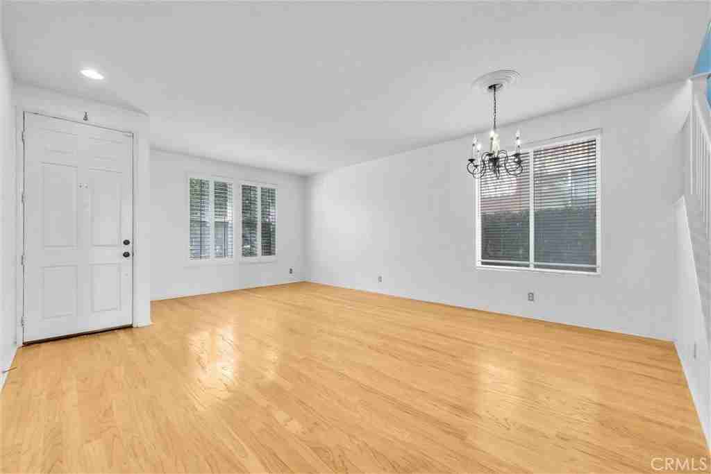 323 Lydia Ln - Photo 7 of 30