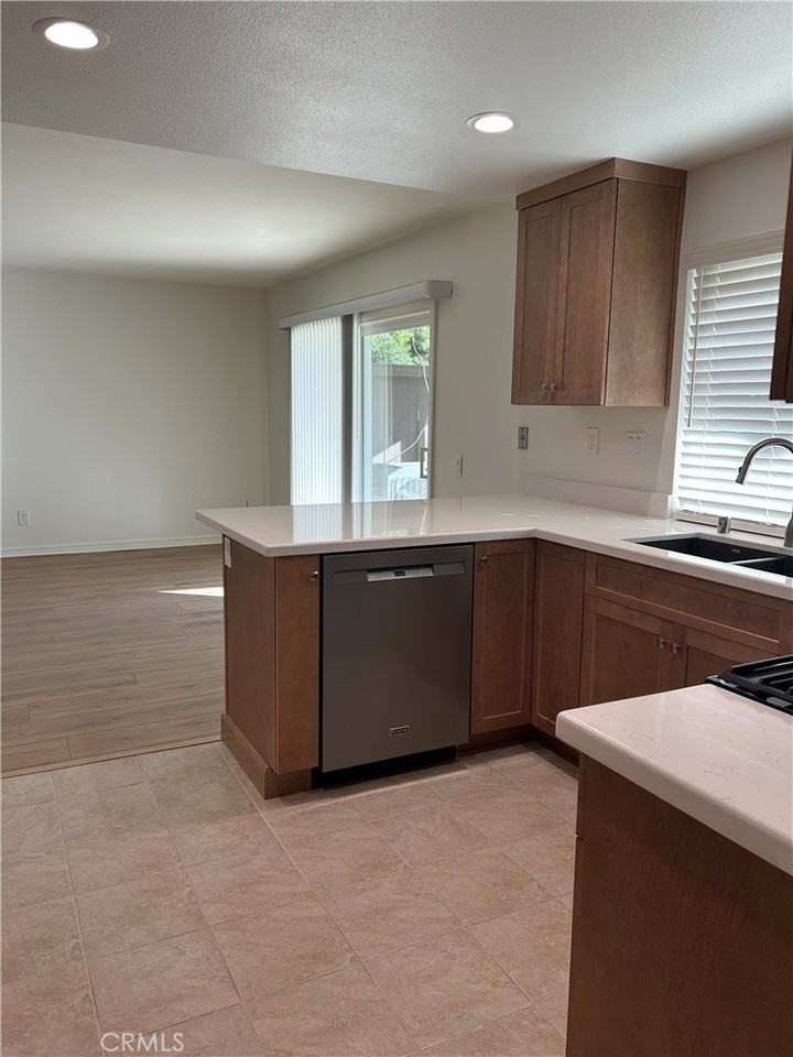 2126 Deer Springs Ln - Photo 5 of 20