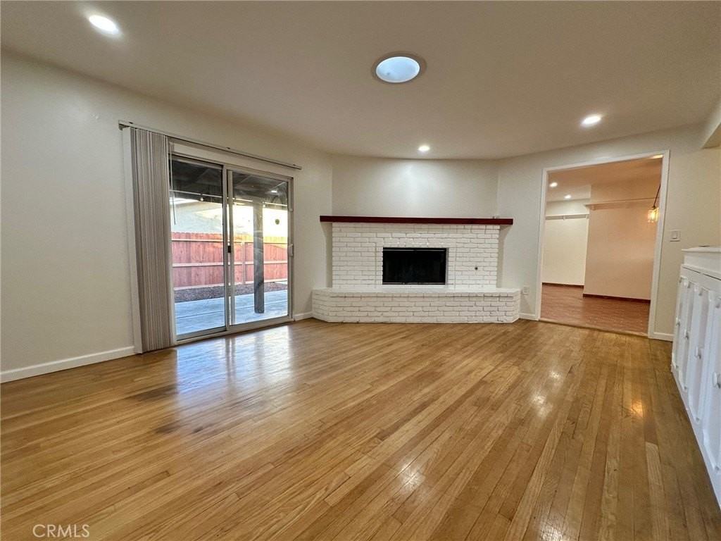 16817 San Fernando Mission Blvd - Photo 3 of 39