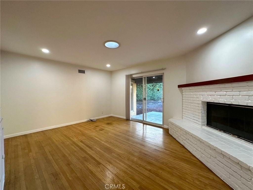 16817 San Fernando Mission Blvd - Photo 6 of 39