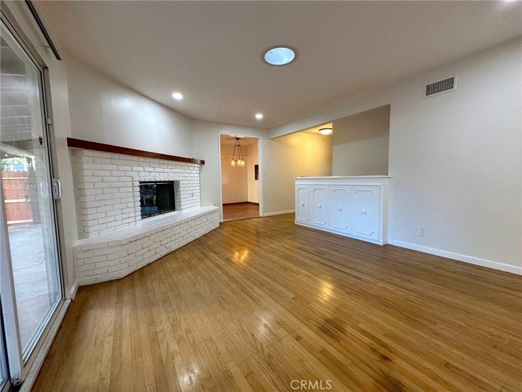 16817 San Fernando Mission Blvd - Photo 7 of 39