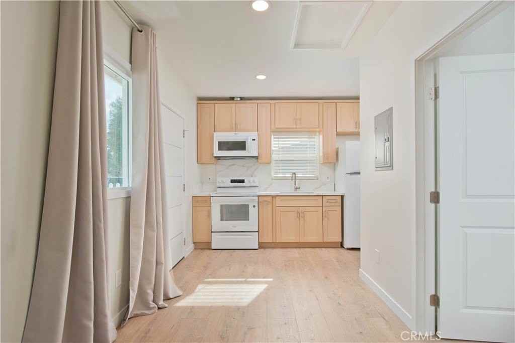 17416 Los Alimos St - Photo 5 of 15