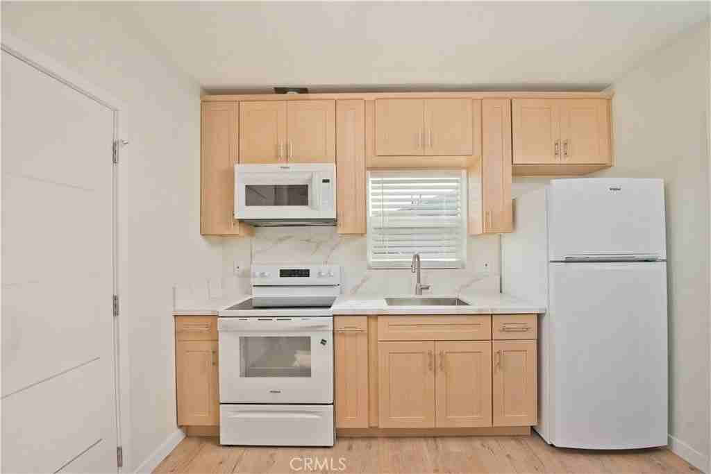 17416 Los Alimos St - Photo 7 of 15