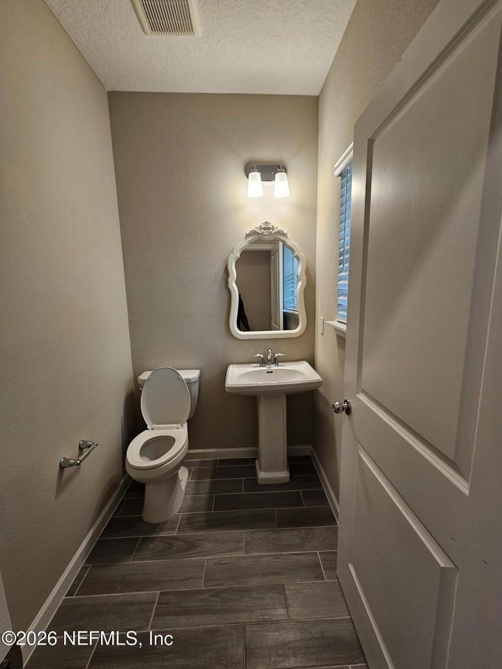 10330 Alder Creek Ln - Photo 2 of 33