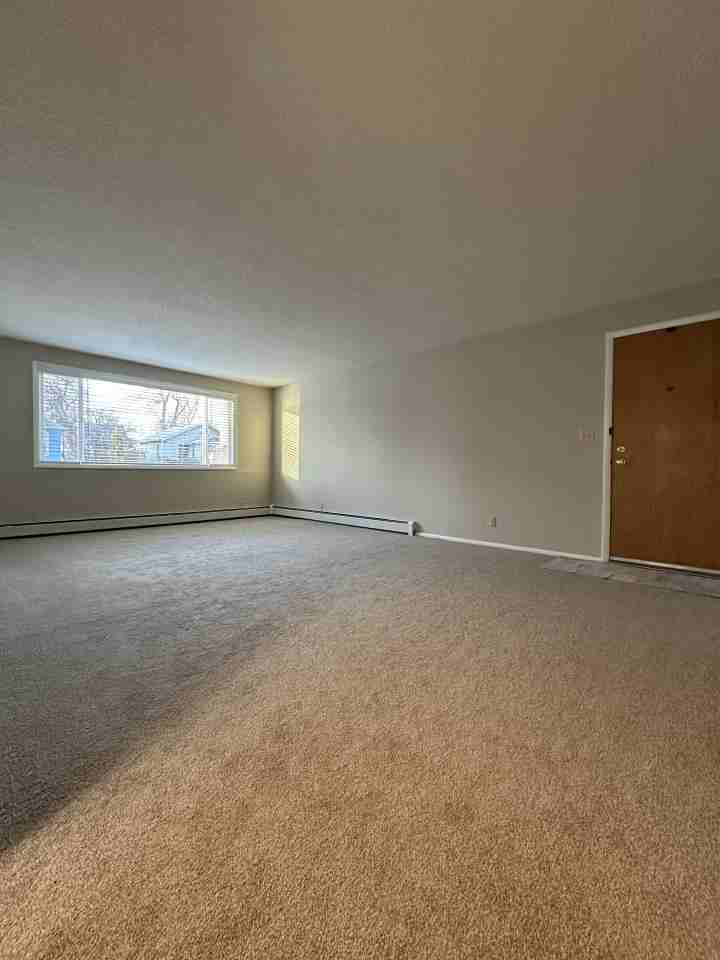 109 Custer Ave - Photo 2 of 9