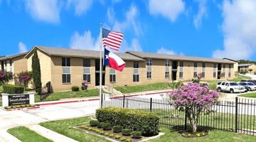 featured image of 1212 Glen Garden Dr