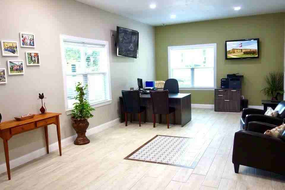 1212 Glen Garden Dr - Photo 2 of 10