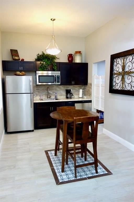 1212 Glen Garden Dr - Photo 3 of 10