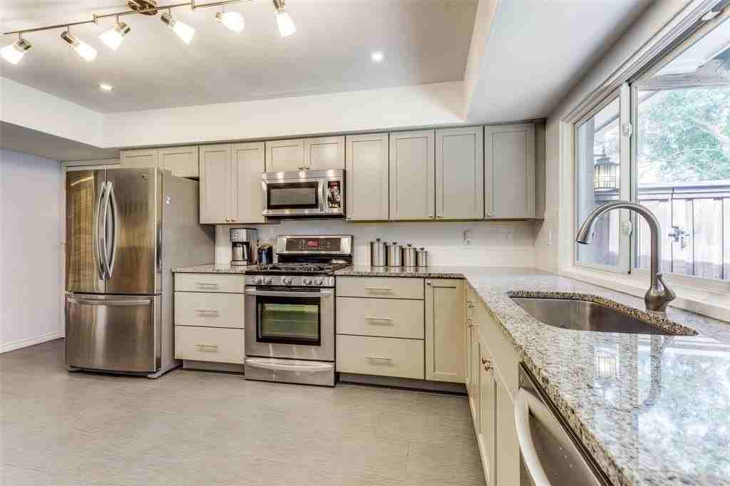 6662 Roundrock Rd - Photo 3 of 23