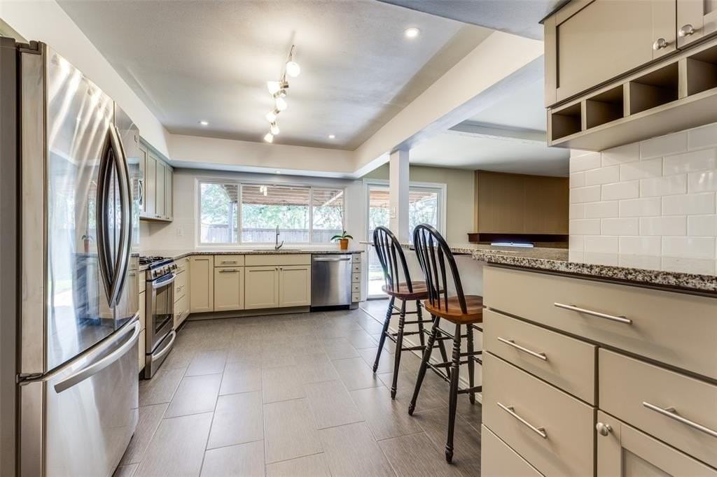 6662 Roundrock Rd - Photo 4 of 23