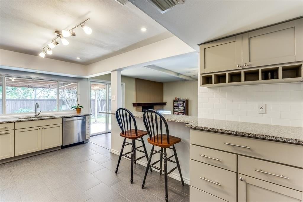 6662 Roundrock Rd - Photo 5 of 23