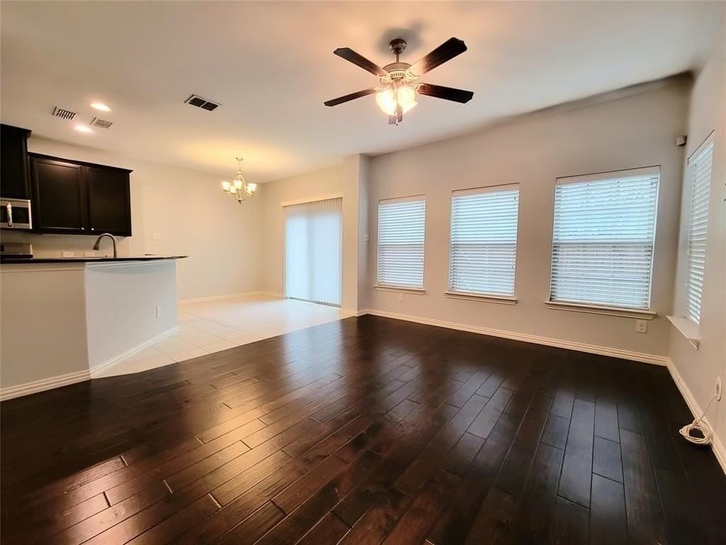 4817 Bridgewater St - Photo 3 of 25