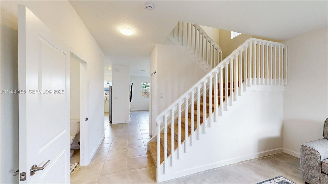 2333 Se 28th Ct - Photo 4 of 8