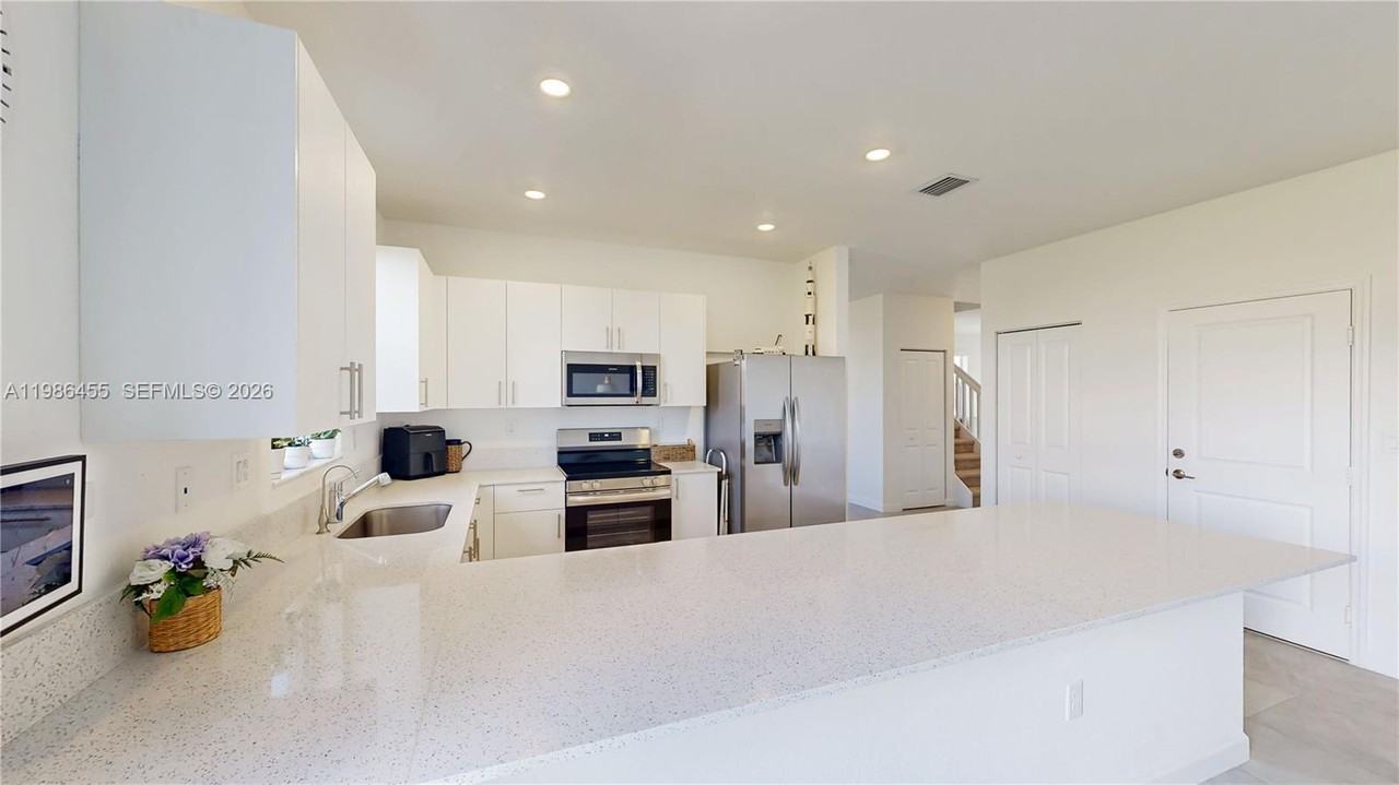 2333 Se 28th Ct - Photo 6 of 8