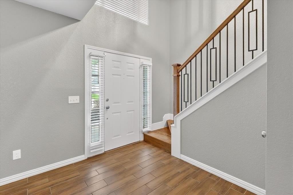 526 Newberry St - Photo 5 of 38