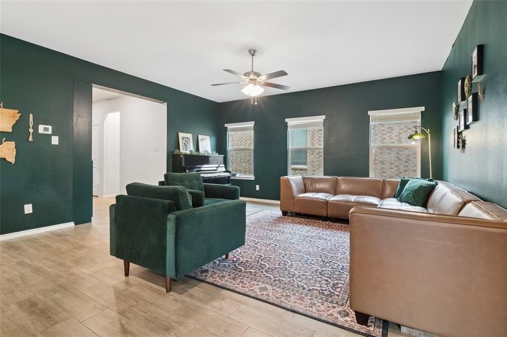 1716 Wayne Ln - Photo 2 of 17