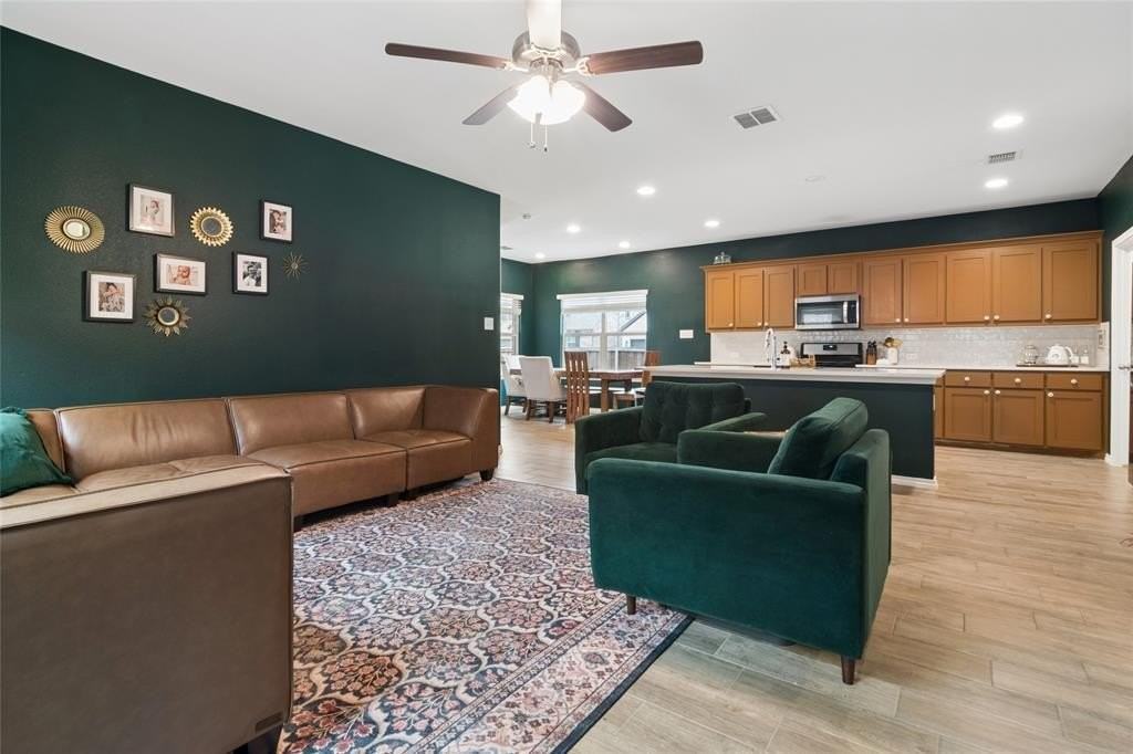 1716 Wayne Ln - Photo 3 of 17