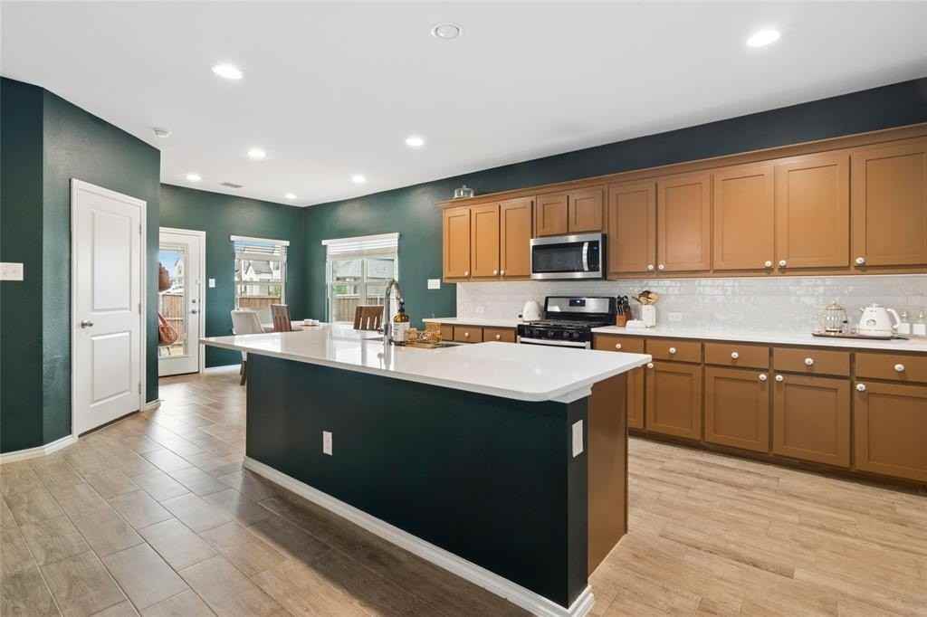 1716 Wayne Ln - Photo 4 of 17