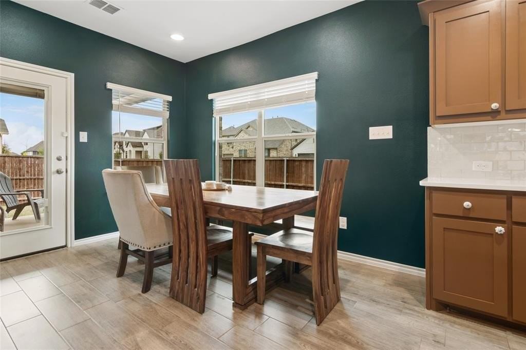 1716 Wayne Ln - Photo 6 of 17