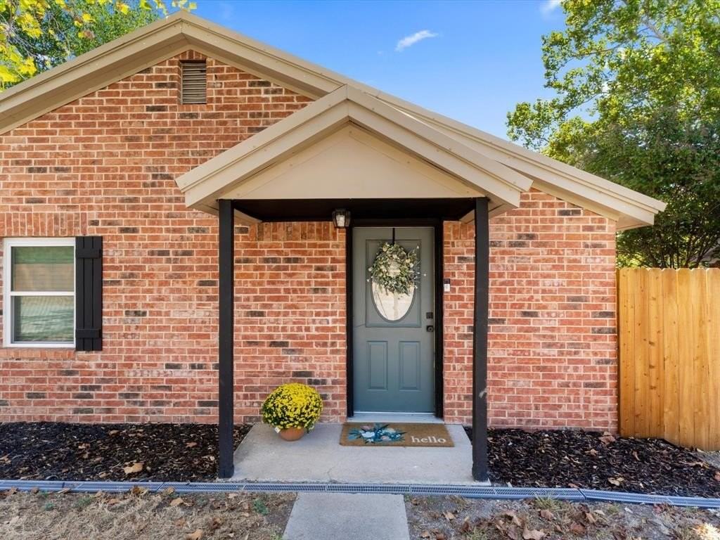 901 S Lane St - Photo 2 of 23