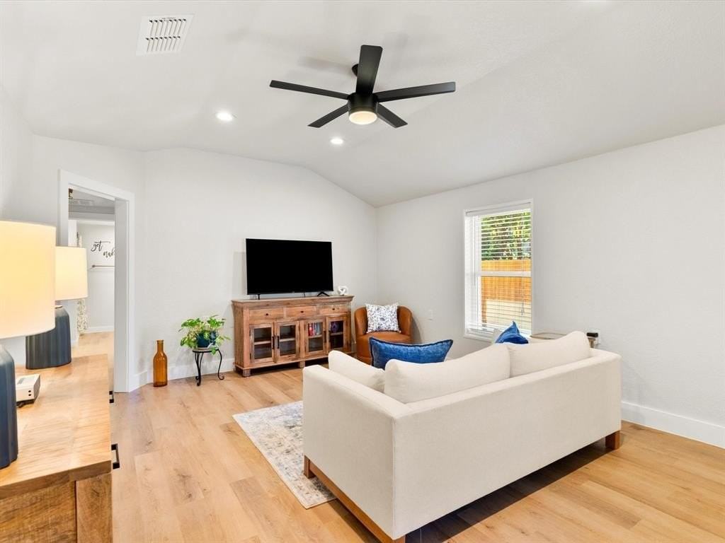 901 S Lane St - Photo 5 of 23