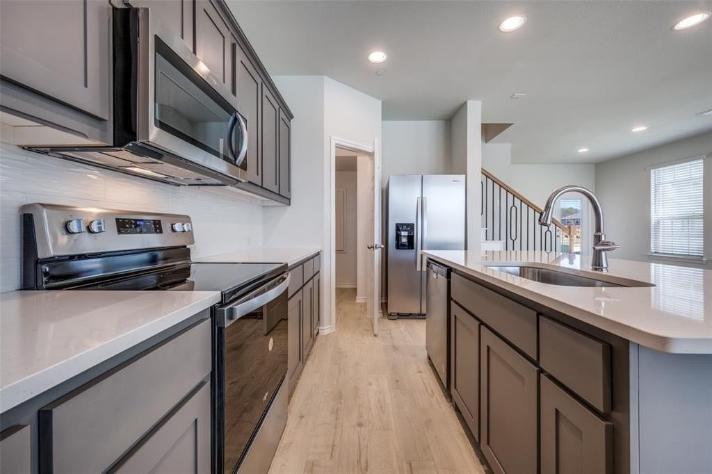 4601 Avion Dr - Photo 4 of 13