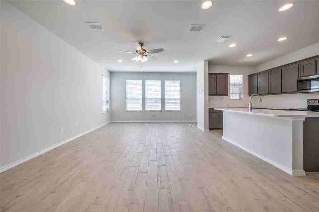 4601 Avion Dr - Photo 5 of 13