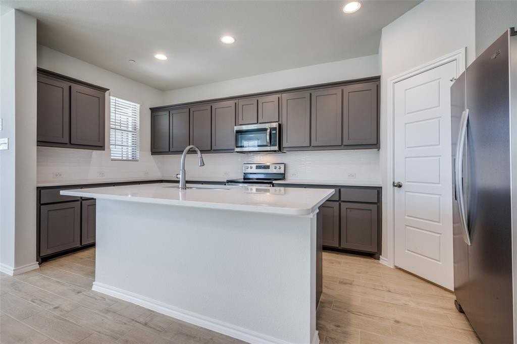 4601 Avion Dr - Photo 6 of 13