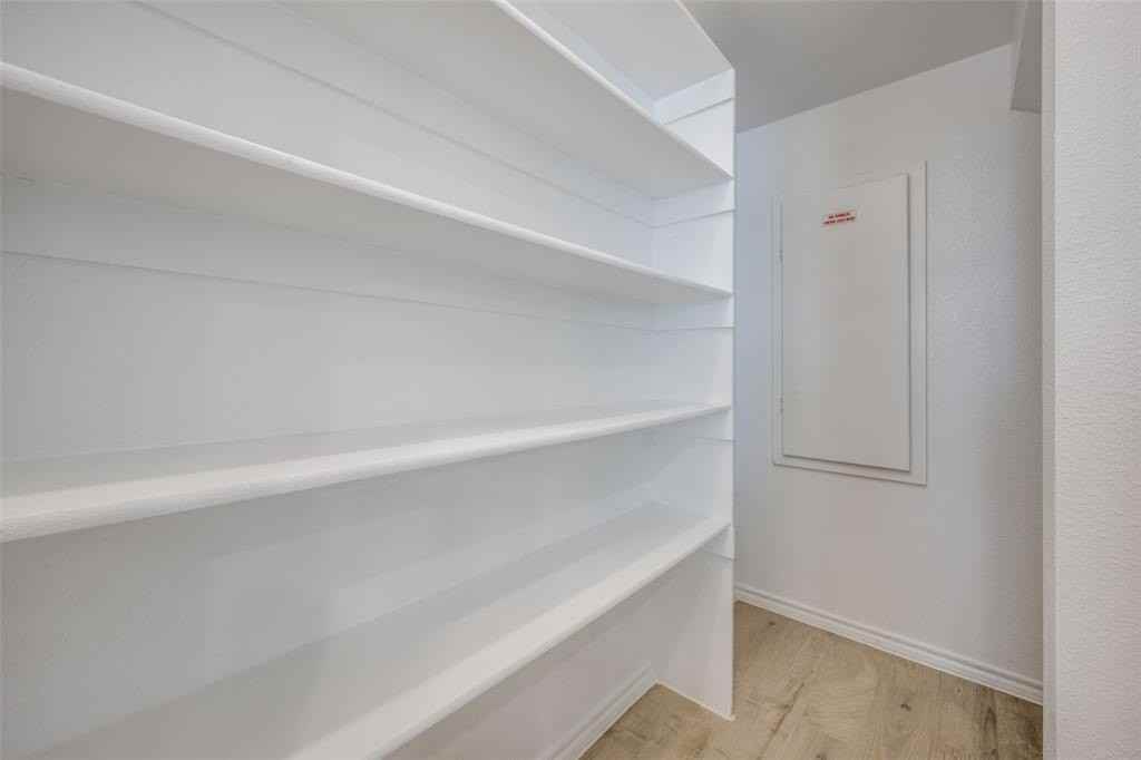 4601 Avion Dr - Photo 7 of 13