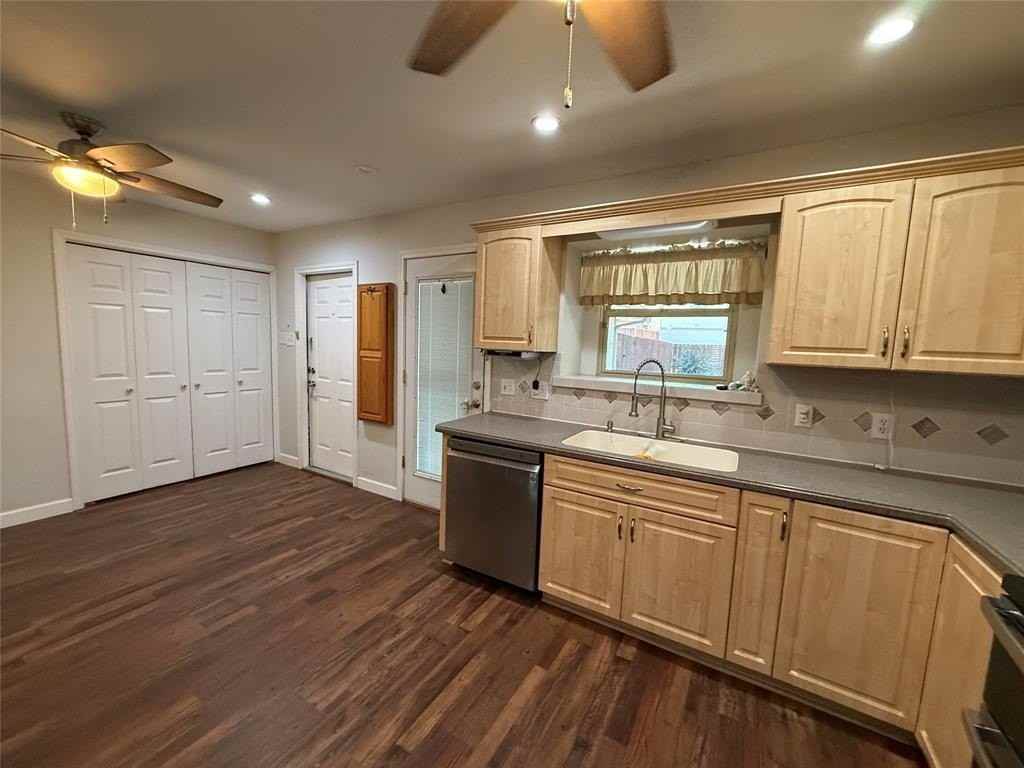 933 Tupelo Dr - Photo 6 of 25