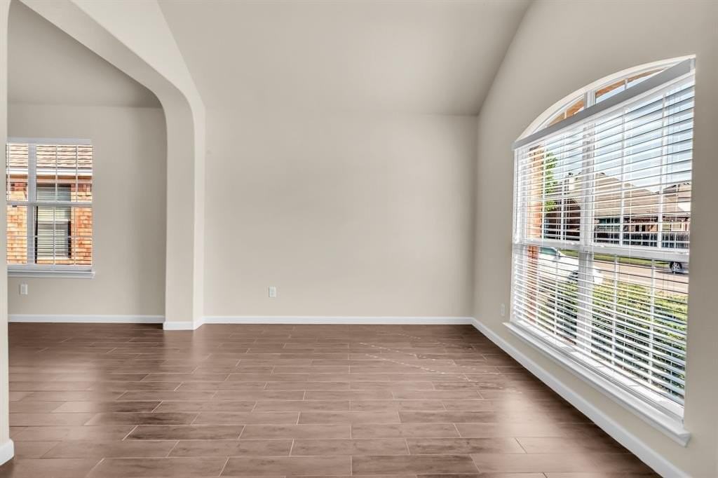 9941 Voss Ave - Photo 3 of 35