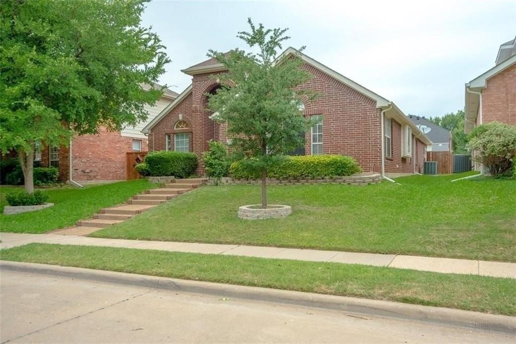 2020 Westbury Ln - Photo 3 of 30