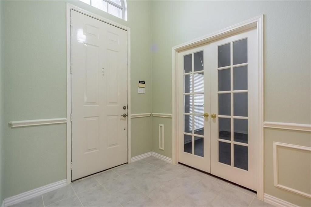 2020 Westbury Ln - Photo 4 of 30