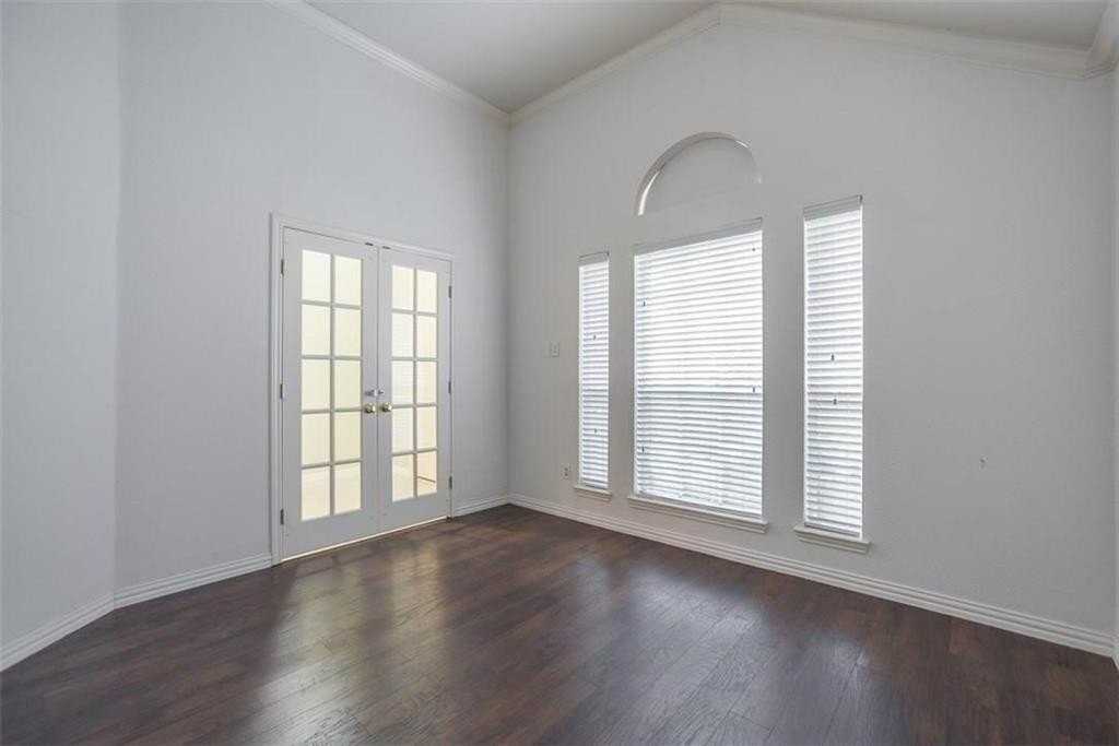 2020 Westbury Ln - Photo 5 of 30