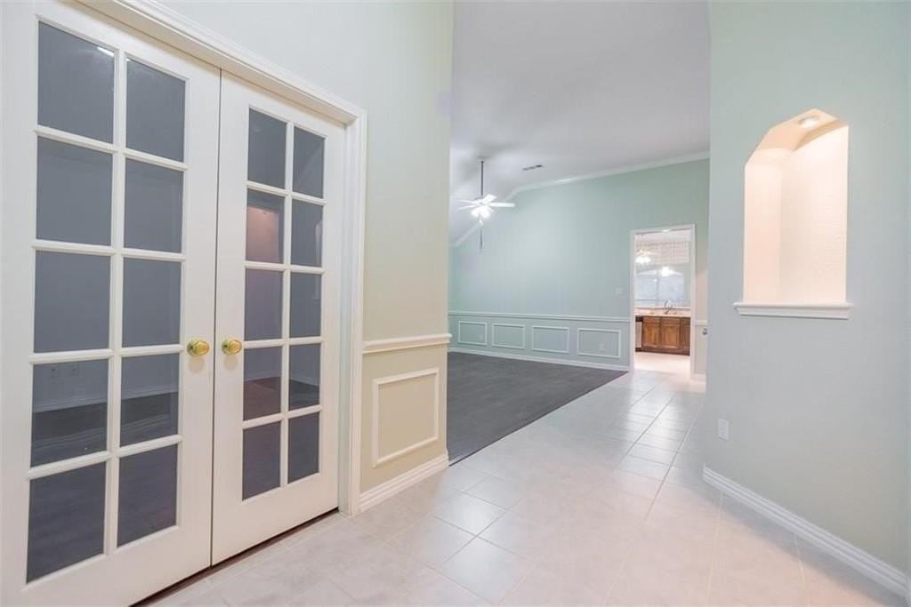 2020 Westbury Ln - Photo 6 of 30