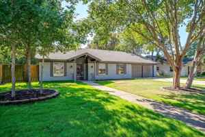 featured image of 1225 Crestwood Dr