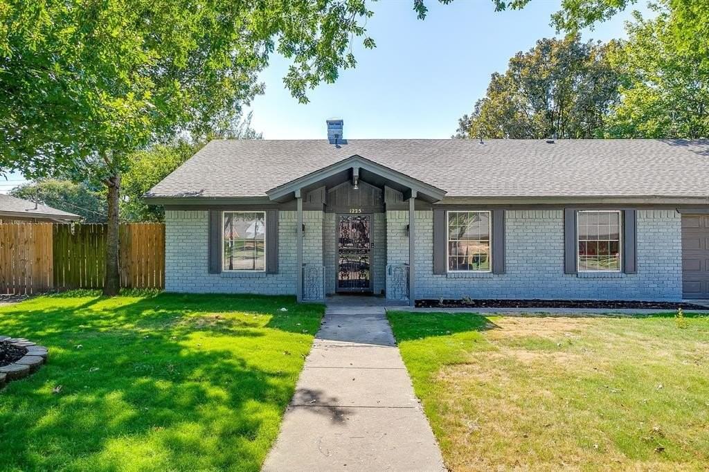 1225 Crestwood Dr - Photo 3 of 40