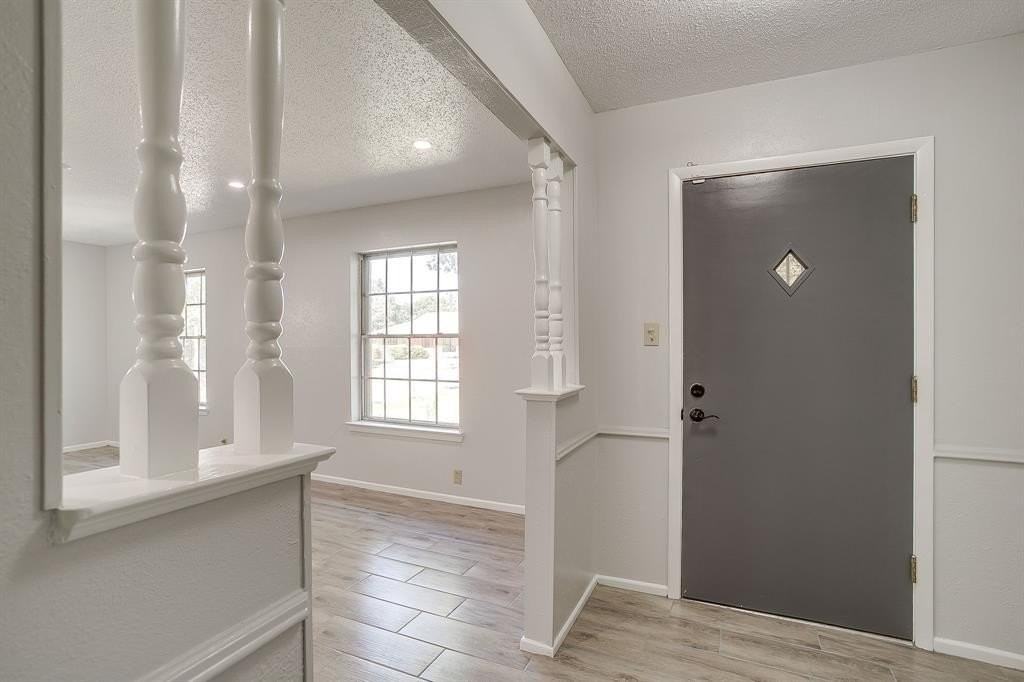 1225 Crestwood Dr - Photo 4 of 40