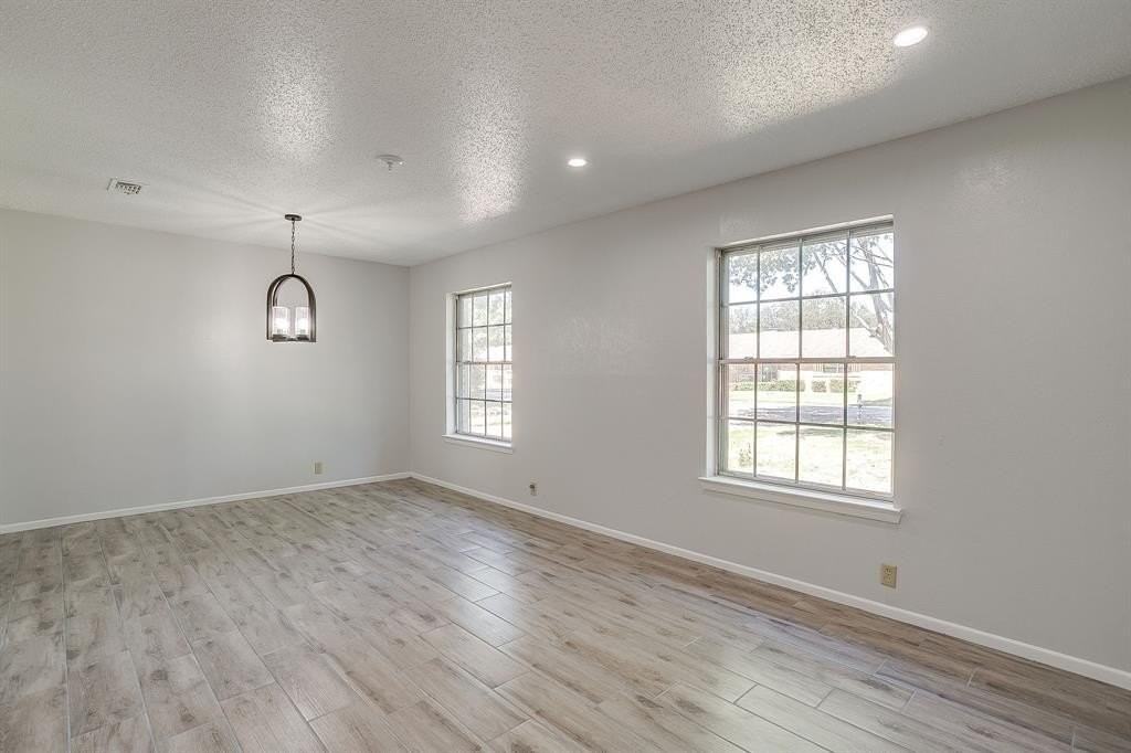 1225 Crestwood Dr - Photo 5 of 40