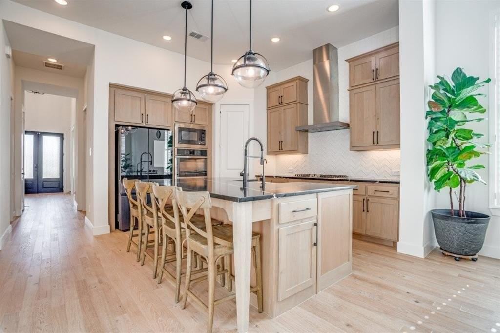 4211 Mill Pond Dr - Photo 3 of 40