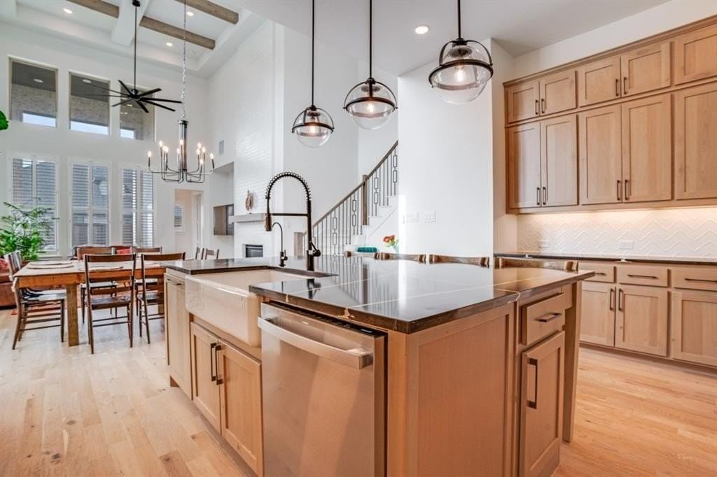 4211 Mill Pond Dr - Photo 5 of 40