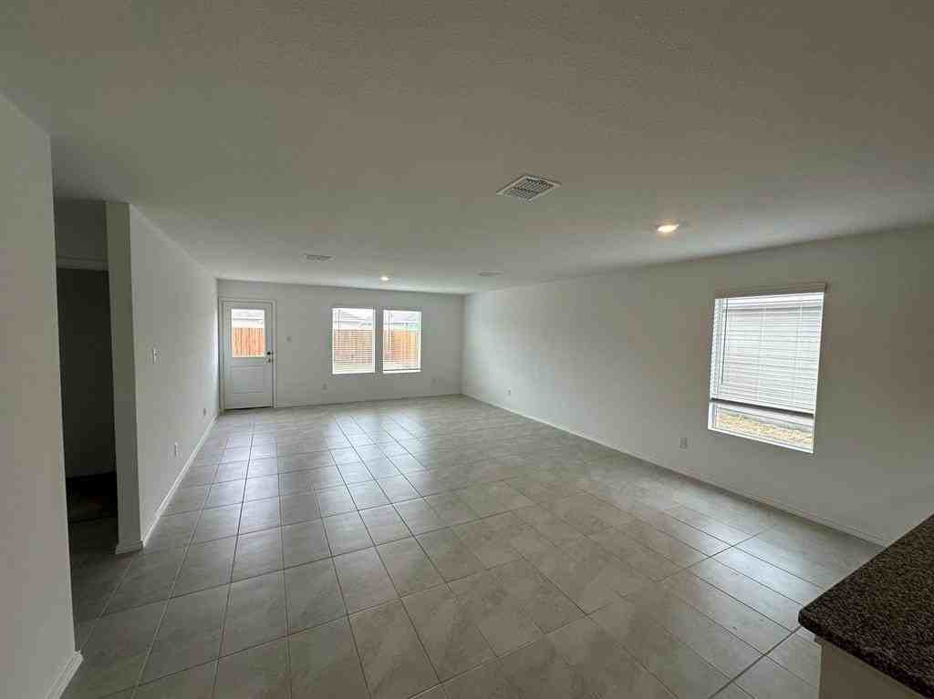 320 Dewberry St - Photo 4 of 19