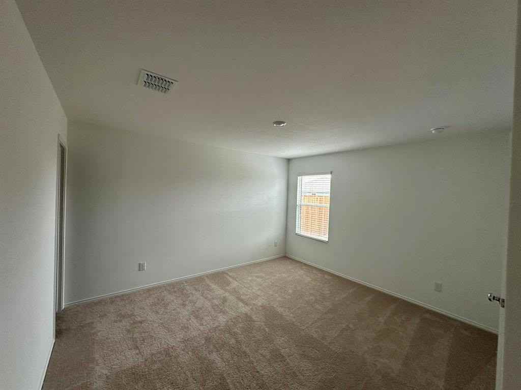 320 Dewberry St - Photo 7 of 19