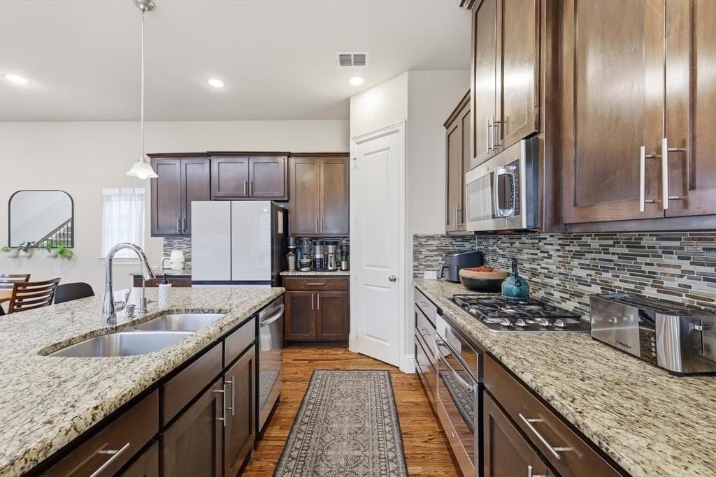 775 Cameron Ct - Photo 5 of 32