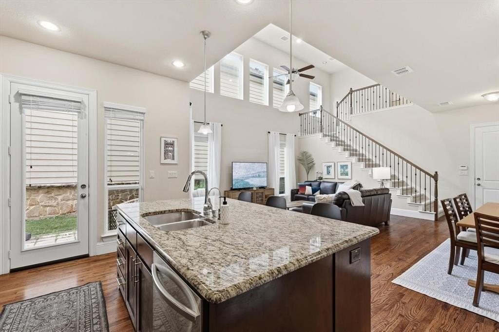 775 Cameron Ct - Photo 6 of 32